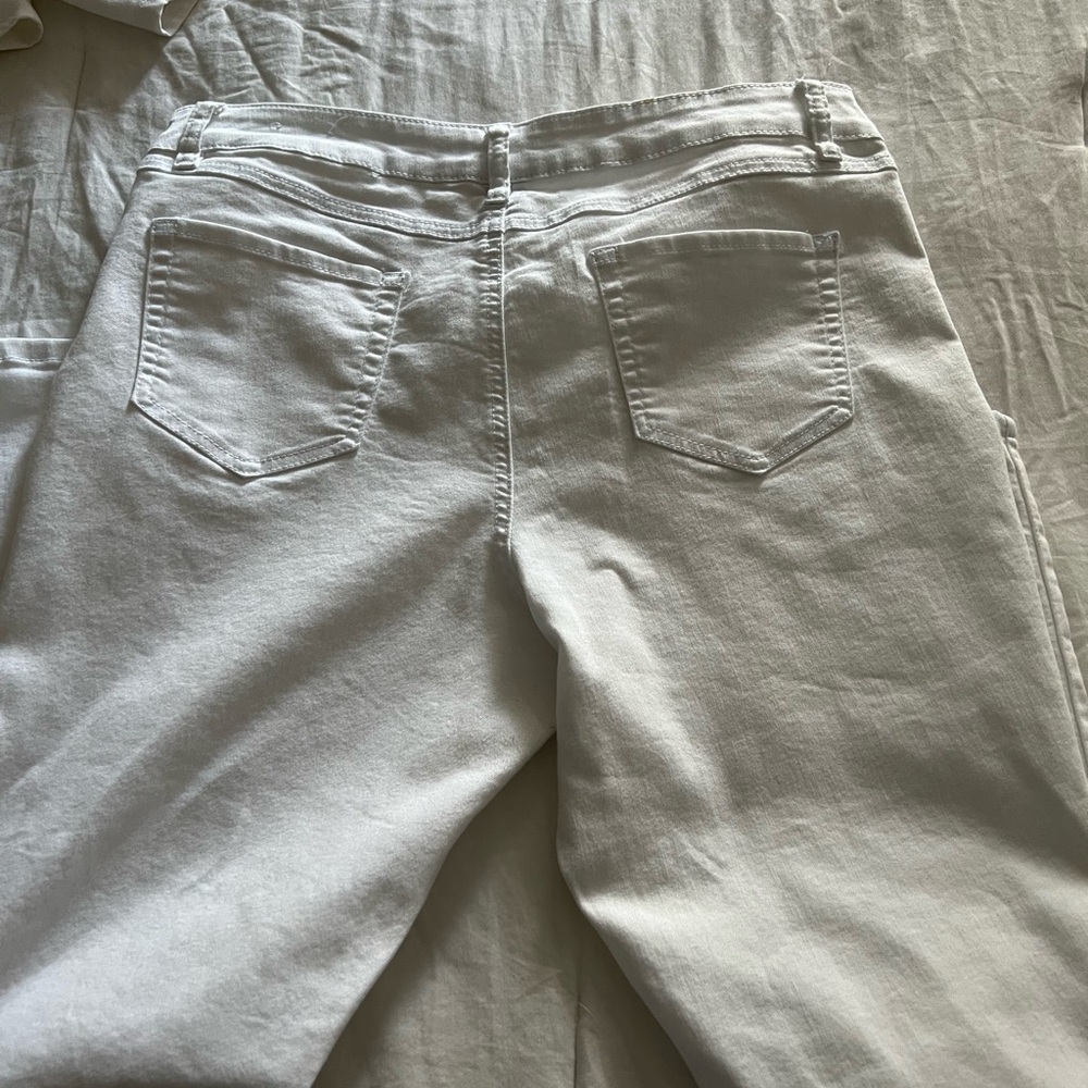 White d.jeans/NEVER WORN